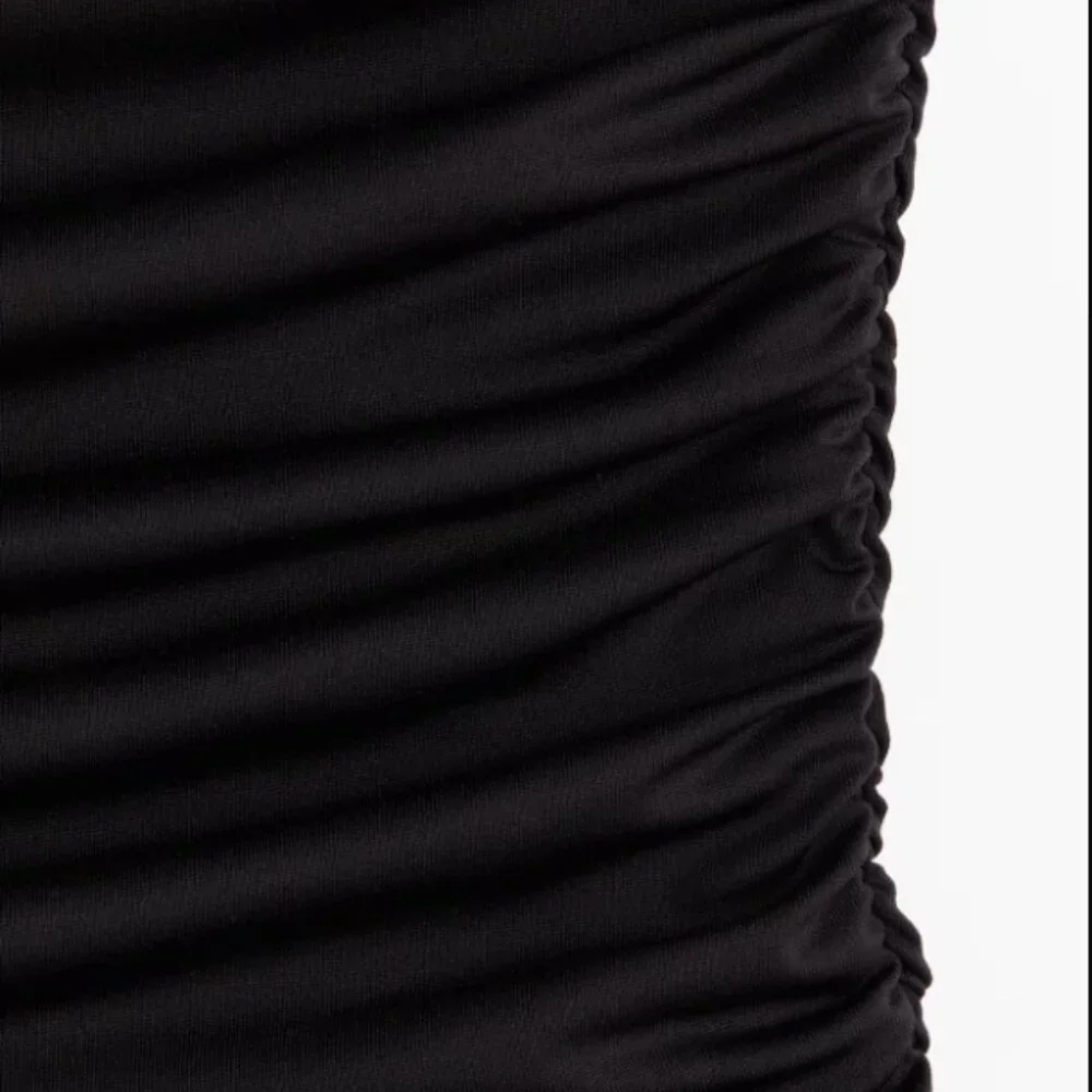NWOT H&M Gathered Off-the-Shoulder Bodysuit Black Small - Picture 6 of 7